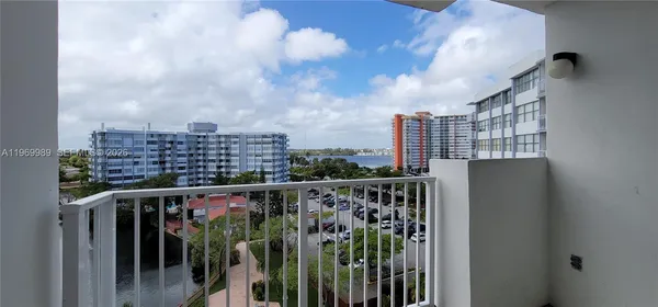 $1,650 | 1300 Northeast Miami Gardens Drive, Unit 819E, Miami, FL 33179