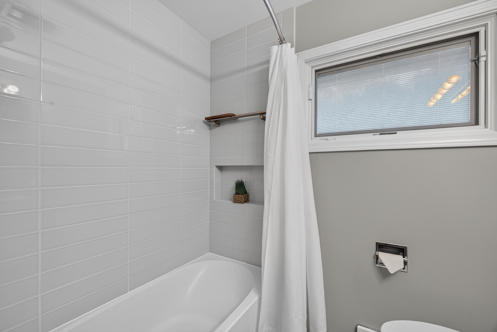 220 East Hillside Road Naperville, IL 60540 - Photo 29 of 57 Gallery Image 29