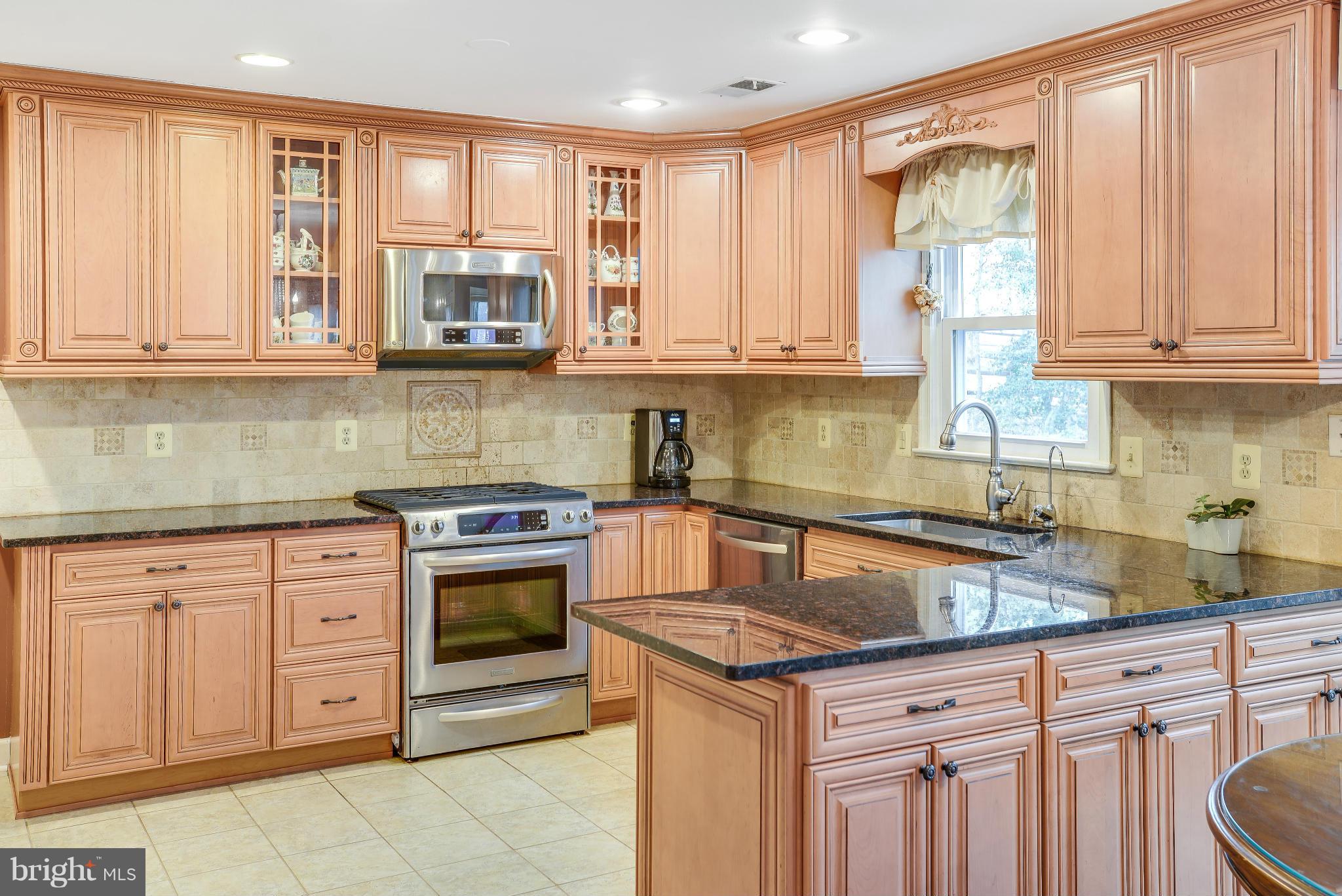 7724 Huntsman Boulevard Springfield, VA 22153 - Photo 11 of 30 Kitchen