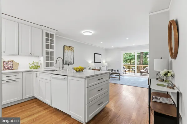 $839,000 | 2127 North Lincoln Street, Arlington, VA 22207