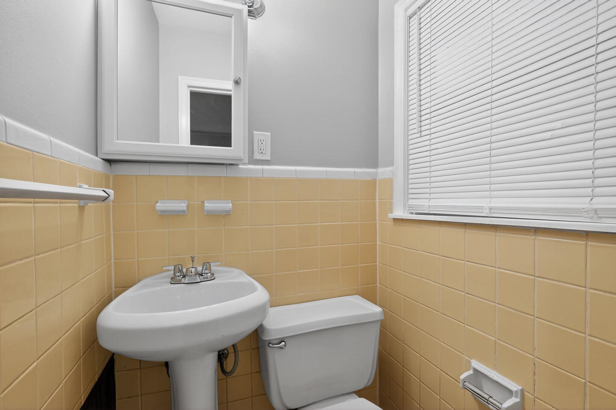 177 East Raines Road Memphis, TN 38109 - Photo 25 of 32 a bathroom with a sink and a toilet