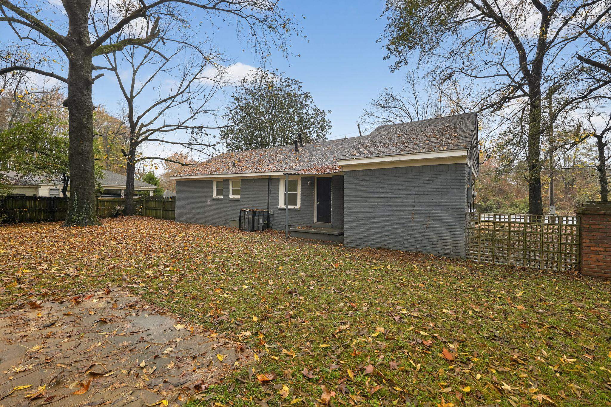 177 East Raines Road Memphis, TN 38109 - Photo 31 of 32 a view of a house with a large tree