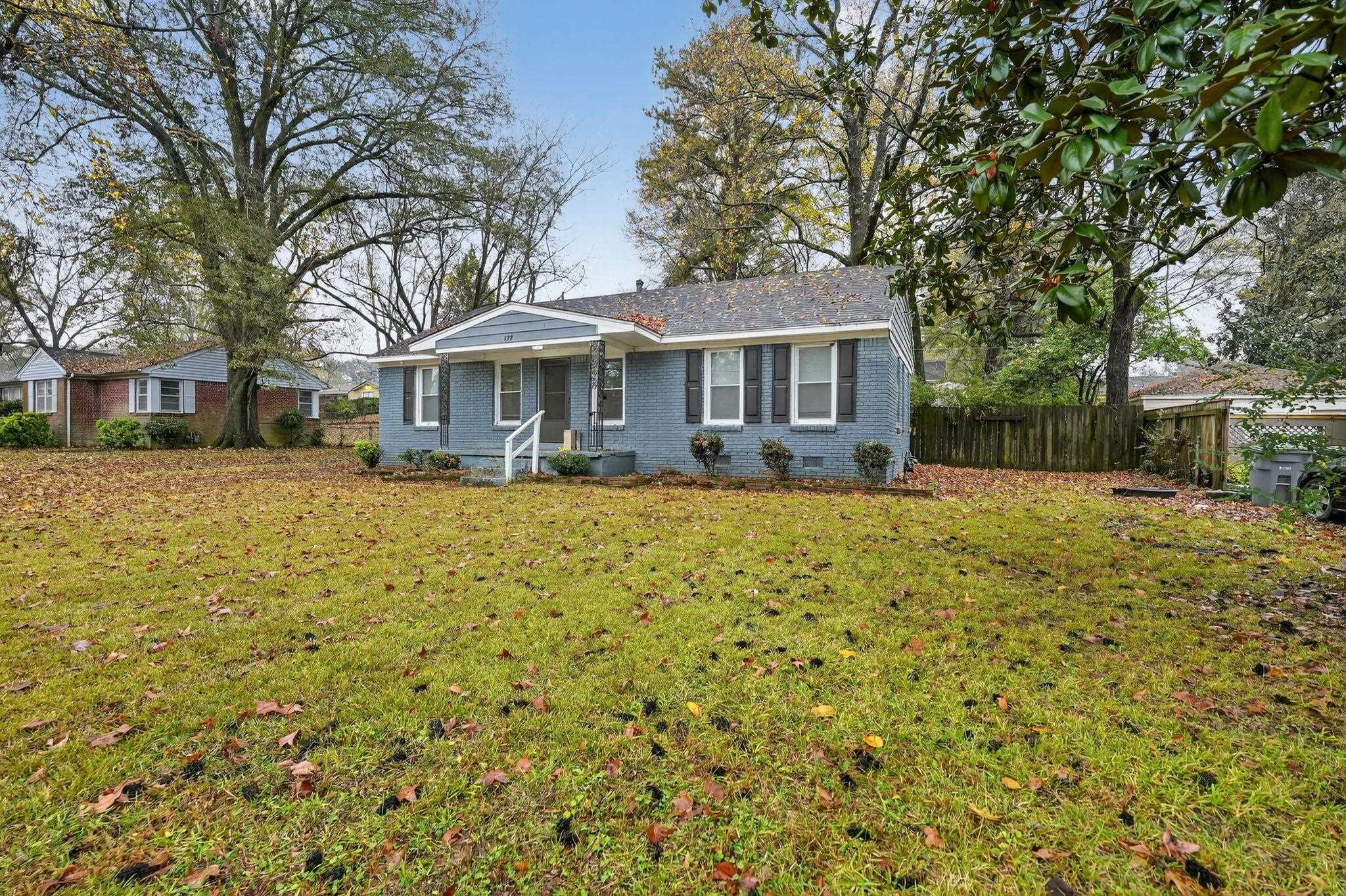 177 East Raines Road Memphis, TN 38109 - Photo 4 of 32 a front view of a house with a garden