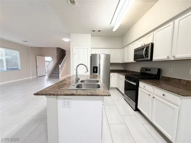 $2,180 | 7928 Dexter Falls Street, Las Vegas, NV 89149