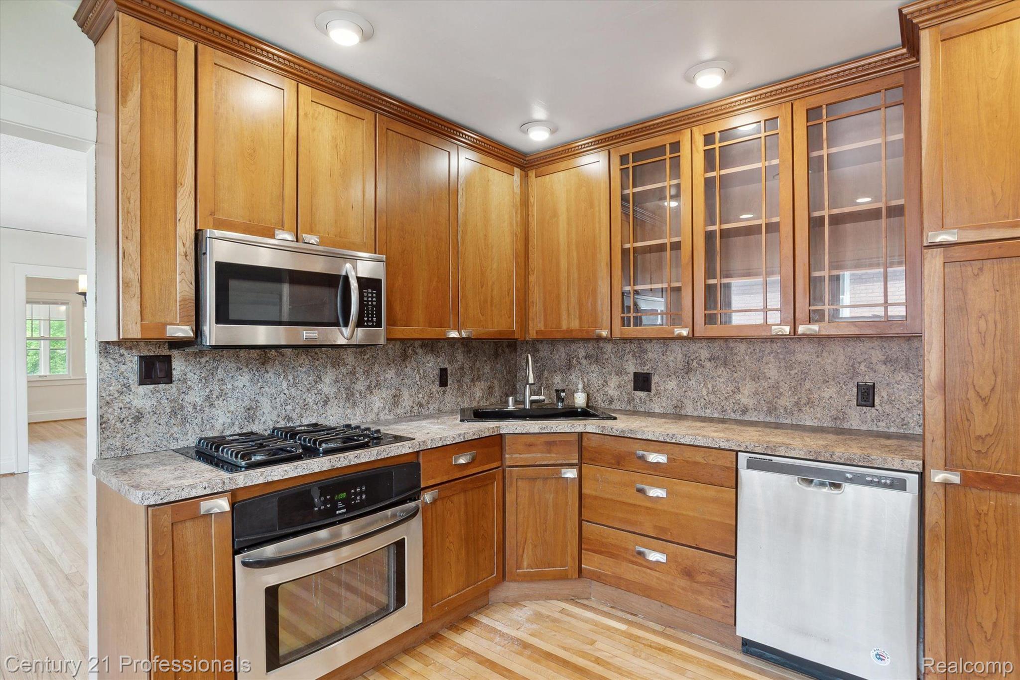 949 Nottingham Road Grosse Pointe, MI 48230 - Photo 37 of 56 Gallery Image 37