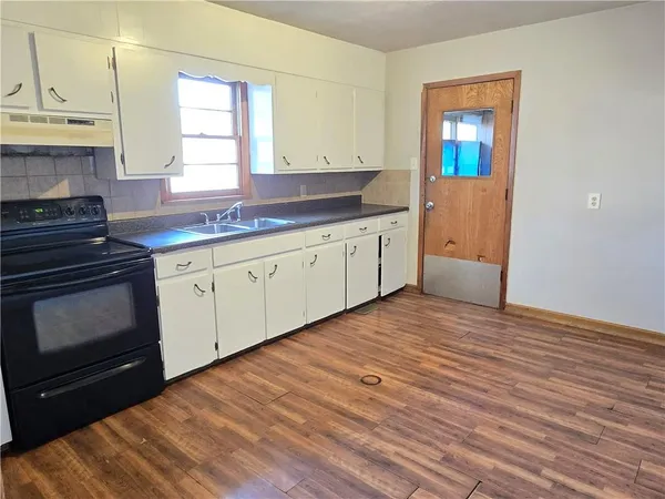 $104,900 | 401 West 1st Street, Cherryvale, KS 67335