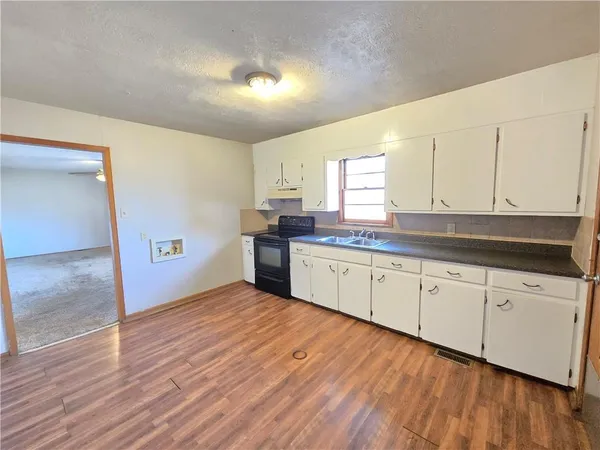 $104,900 | 401 West 1st Street, Cherryvale, KS 67335
