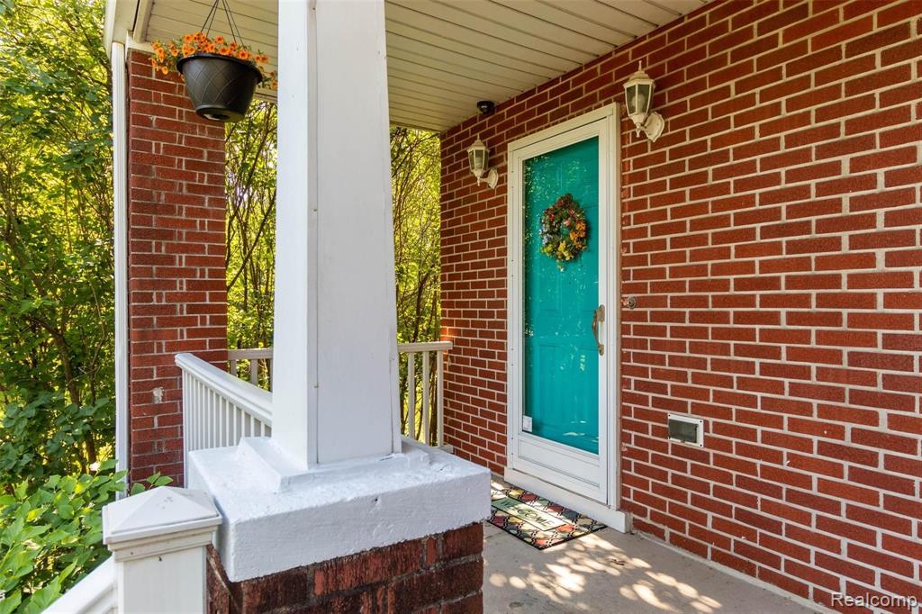 28115 Six Mile Road Livonia, MI 48154 - Photo 5 of 38