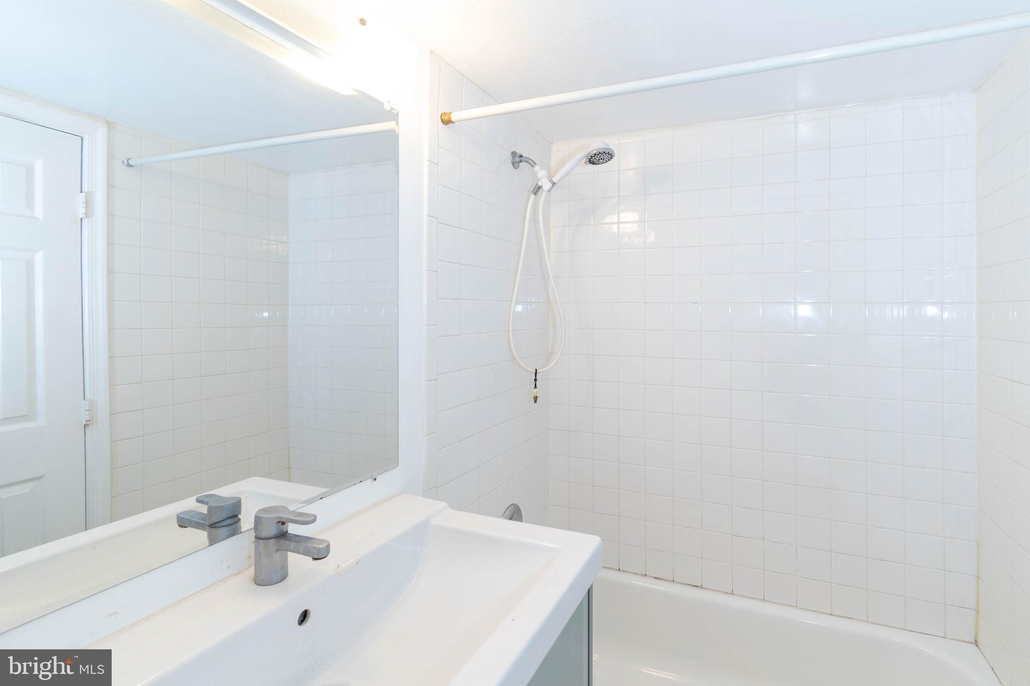 1 Canterbury Square, Unit 101 Alexandria, VA 22304 - Photo 13 of 26