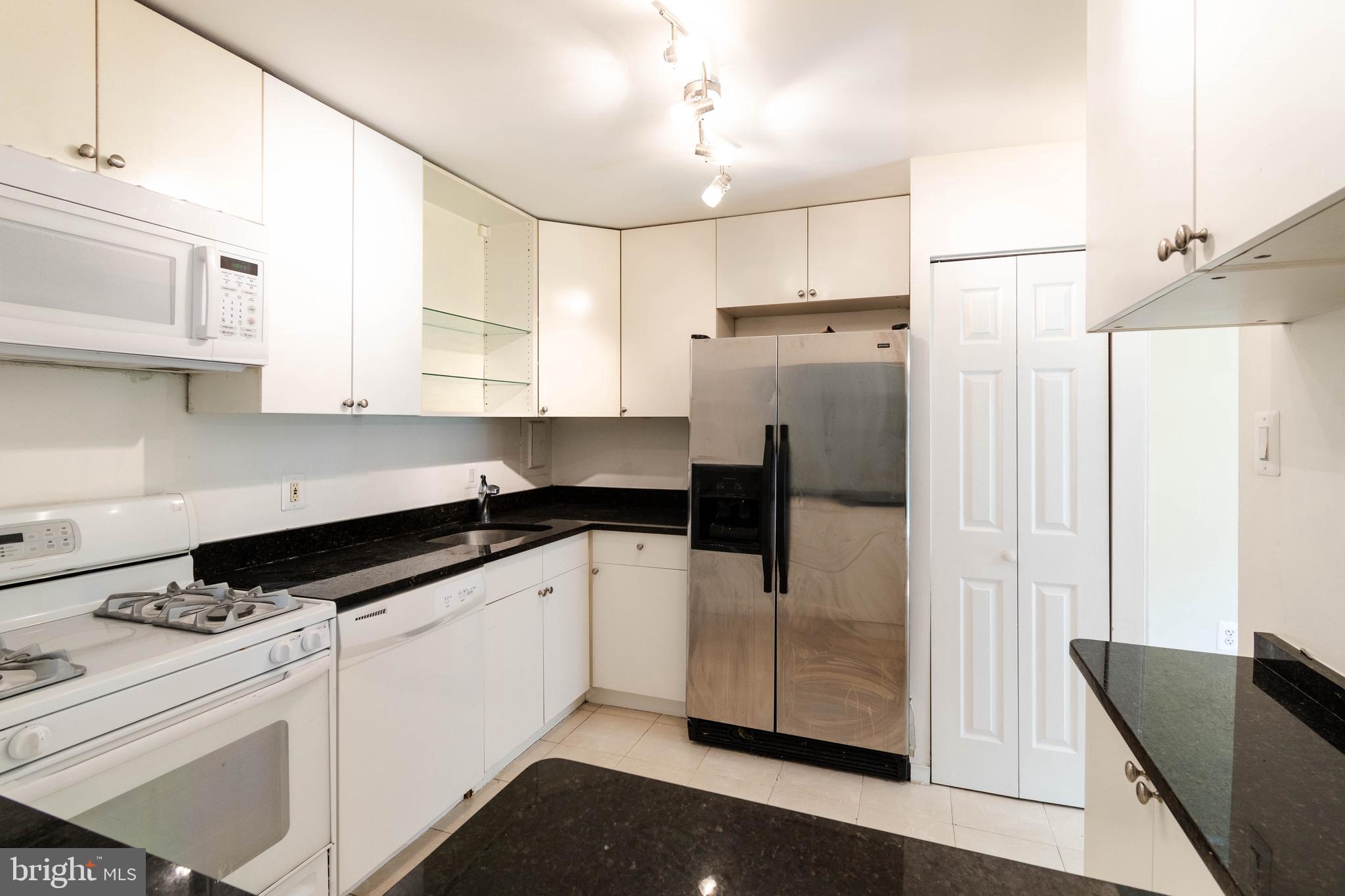 1 Canterbury Square, Unit 101 Alexandria, VA 22304 - Photo 4 of 26