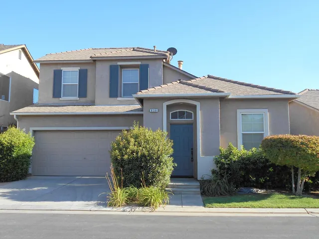 $2,495 | 638 West Milano Lane, Clovis, CA 93619