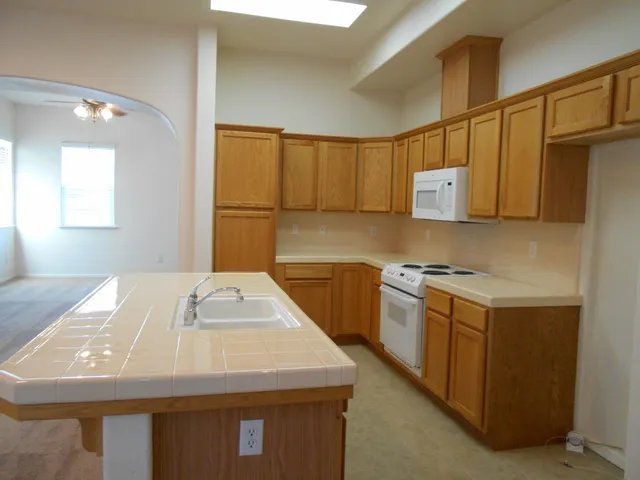 $2,495 | 638 West Milano Lane, Clovis, CA 93619