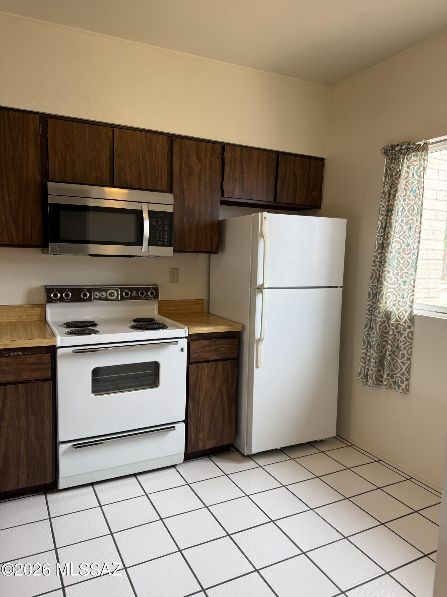 964 South Pantano Road Tucson, AZ 85710 - Photo 13 of 22 kitchen 3