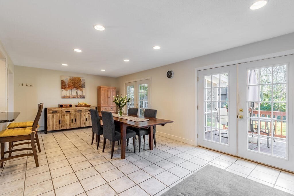 51 Crest Road Framingham, MA 01702 - Photo 12 of 38