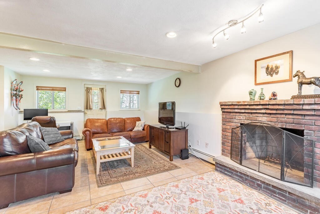 51 Crest Road Framingham, MA 01702 - Photo 22 of 38