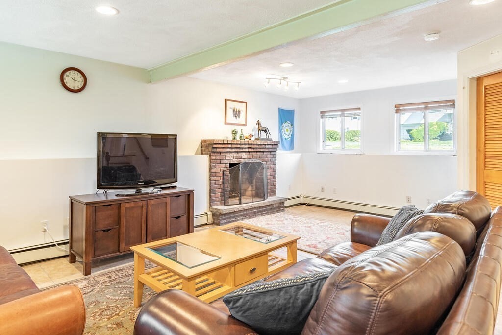 51 Crest Road Framingham, MA 01702 - Photo 24 of 38