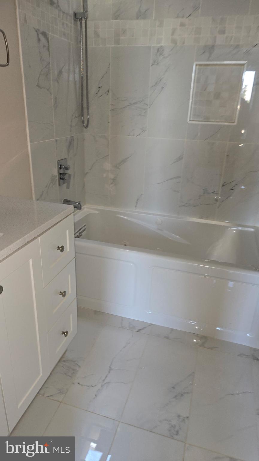 1816 McCulloh Street Baltimore, MD 21217 - Photo 12 of 15 a bathroom with a bathtub and a shower