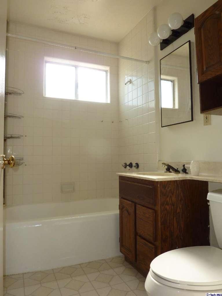 2712 Scott Road Burbank, CA 91504 - Photo 14 of 22