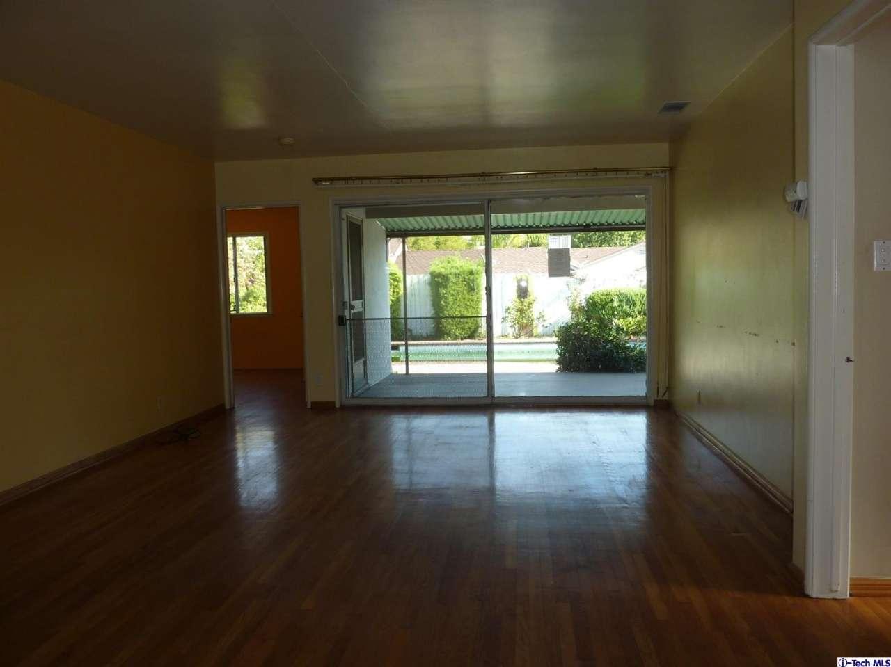 2712 Scott Road Burbank, CA 91504 - Photo 3 of 22