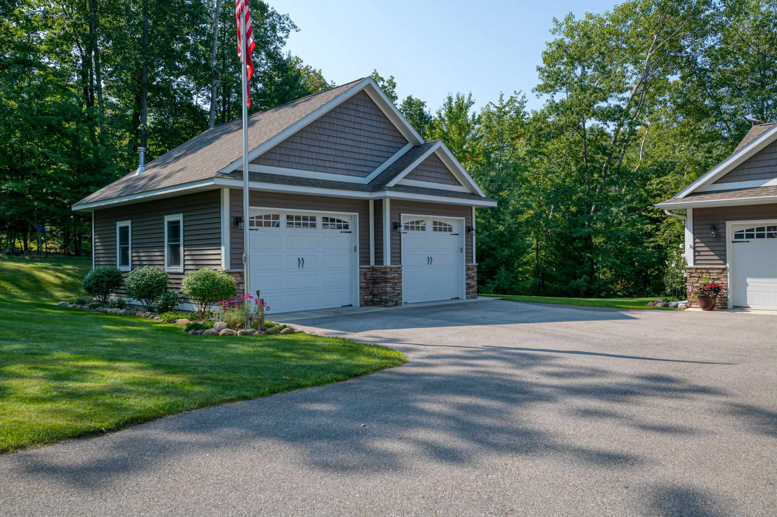 1010 Tranquil Point Road Traverse City, MI 49696 - Photo 5 of 55 1923961-acdabd4e-d3a3-4318-be74-cae93379fe1f.JPG