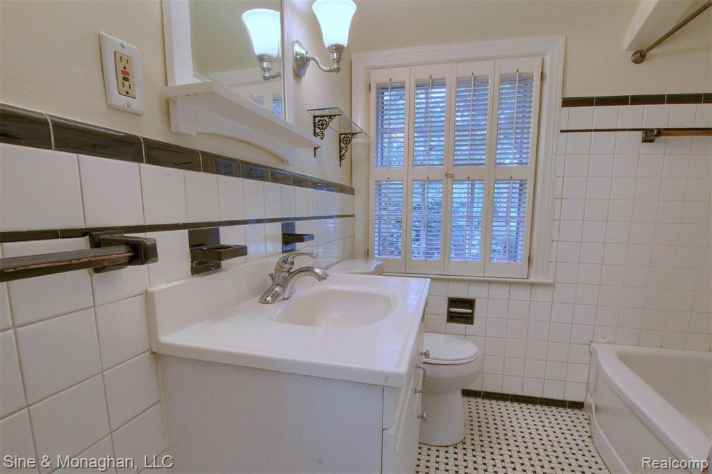 349 Merriweather Road Grosse Pointe, MI 48236 - Photo 25 of 31