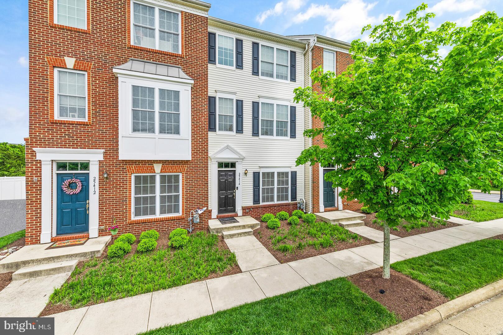 25414 South Riding Boulevard Chantilly, VA 20152 - Photo 1 of 25 Gallery Image 1