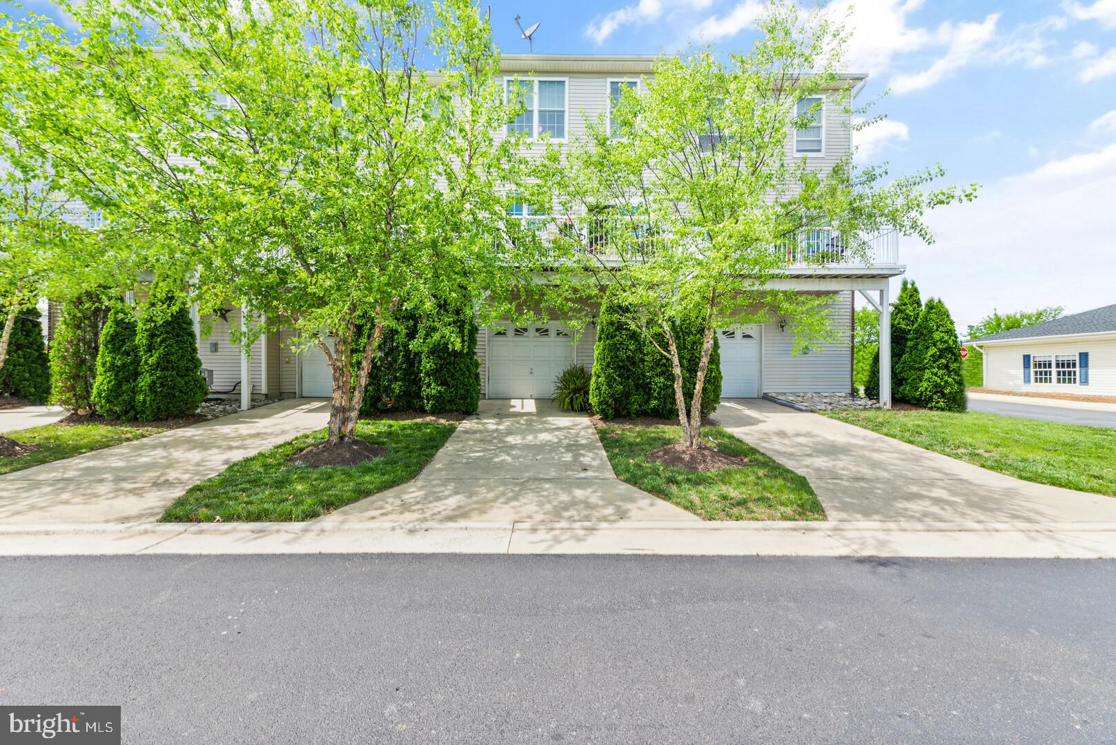 25414 South Riding Boulevard Chantilly, VA 20152 - Photo 24 of 25 Driveway and rear garage