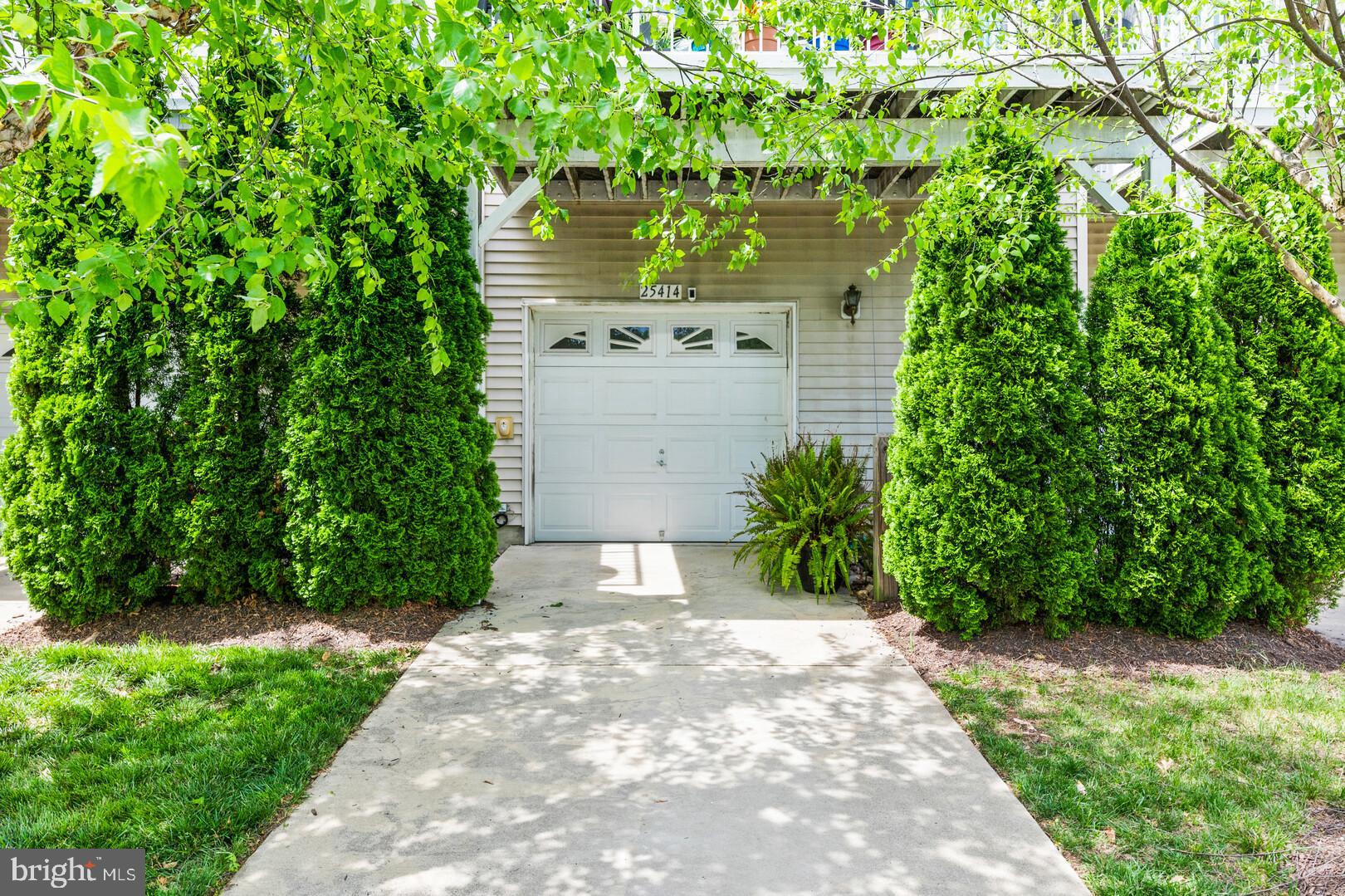 25414 South Riding Boulevard Chantilly, VA 20152 - Photo 25 of 25 Driveway and garage entry