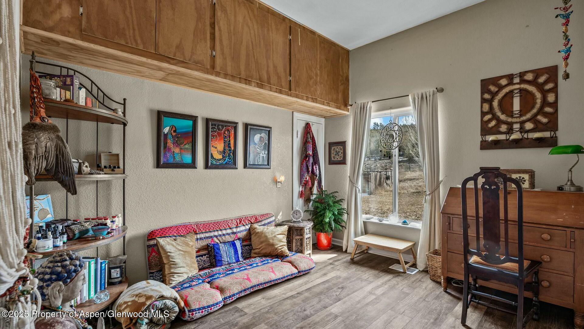 10479 50 Road Mesa, CO 81643 - Photo 28 of 42 a living room with furniture a rug and a window