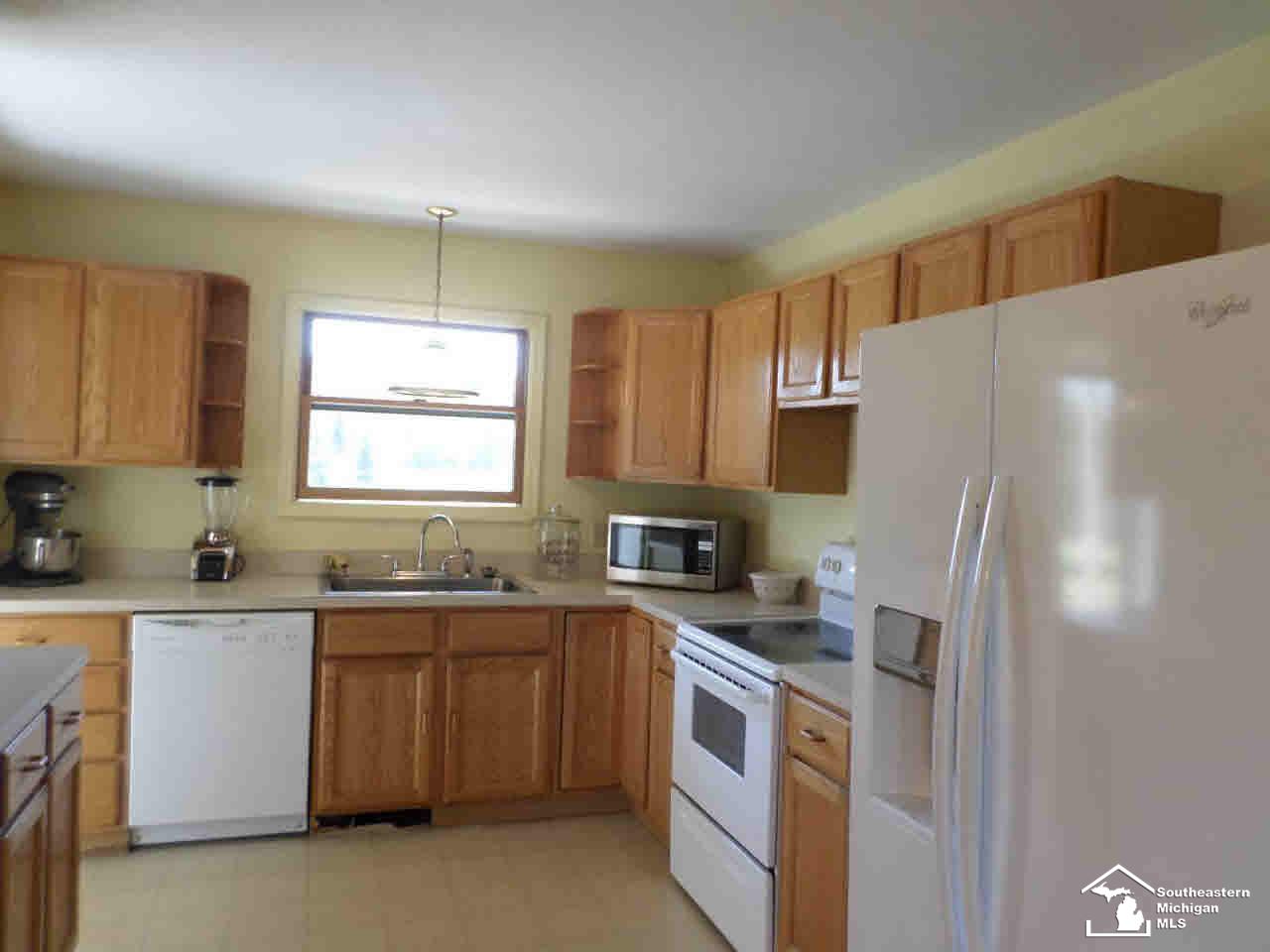 6430 Colf Road Carleton, MI 48117 - Photo 4 of 25
