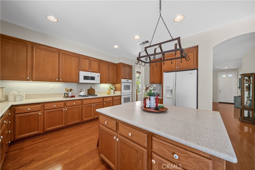 22262 Trinity Place Saugus, CA 91390 - Photo 33 of 76 Kitchen