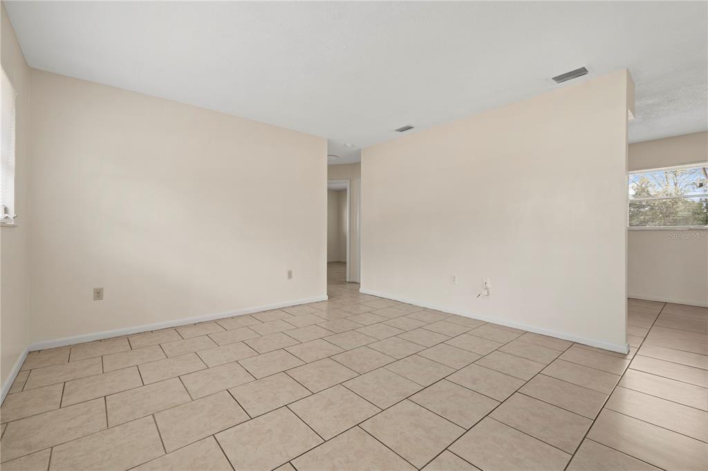 24 Bahia Loop Ocala, FL 34472 - Photo 4 of 9 a view of an empty room