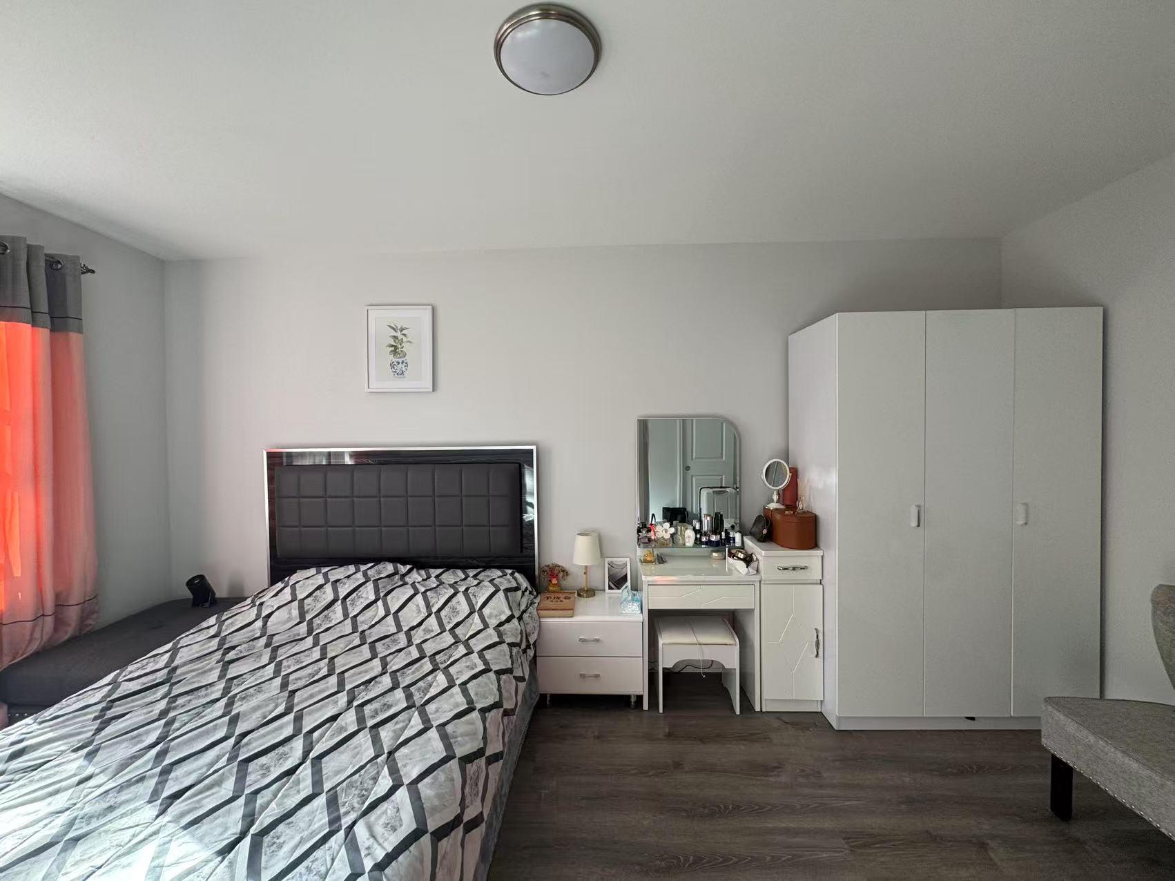 141-13 78th Road, Unit 2M Queens, NY 11367 - Photo 4 of 22 a bedroom with a bed and a table in it