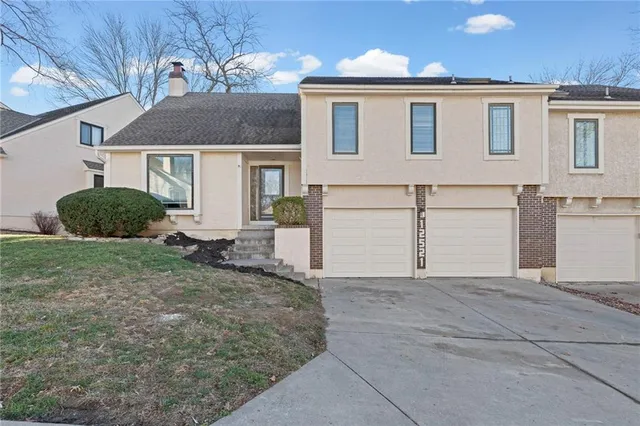 $360,000 | 12521 West 85th Terrace, Lenexa, KS 66215