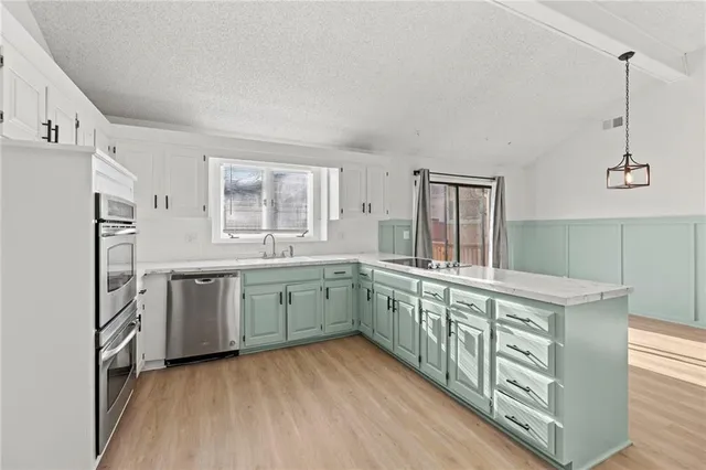 $360,000 | 12521 West 85th Terrace, Lenexa, KS 66215