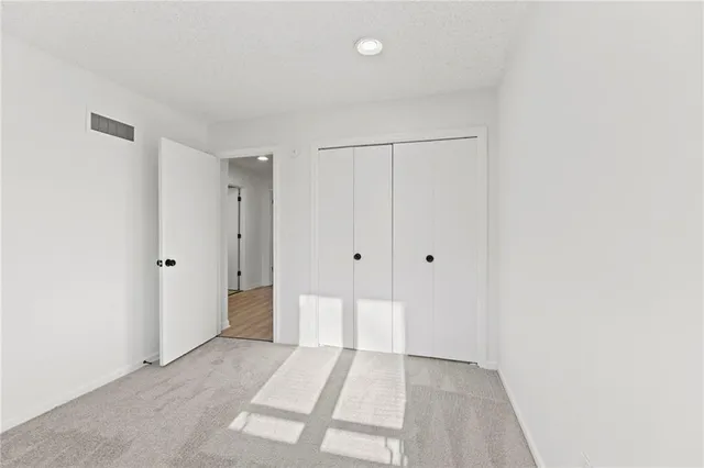 $360,000 | 12521 West 85th Terrace, Lenexa, KS 66215