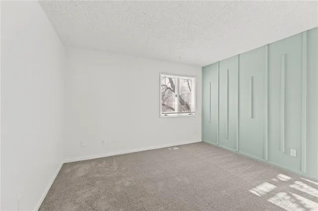 $360,000 | 12521 West 85th Terrace, Lenexa, KS 66215