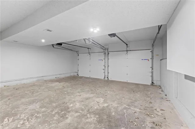 $360,000 | 12521 West 85th Terrace, Lenexa, KS 66215