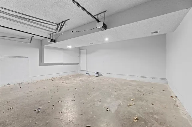 $360,000 | 12521 West 85th Terrace, Lenexa, KS 66215