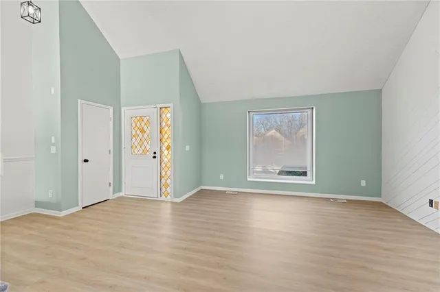 $360,000 | 12521 West 85th Terrace, Lenexa, KS 66215