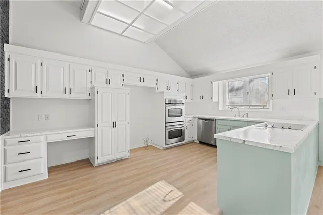 $360,000 | 12521 West 85th Terrace, Lenexa, KS 66215