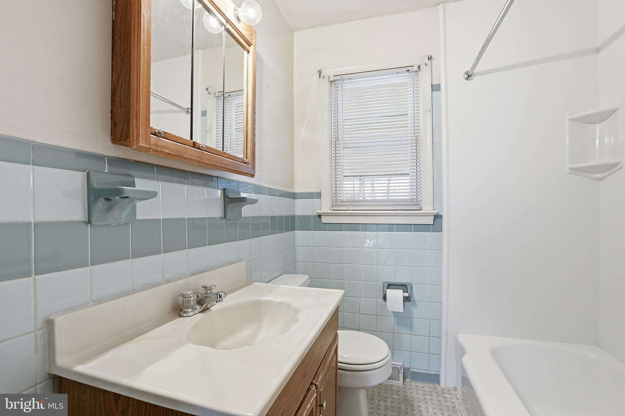204 Musselman Road Fredericksburg, VA 22405 - Photo 21 of 32 a bathroom with a sink toilet and tub