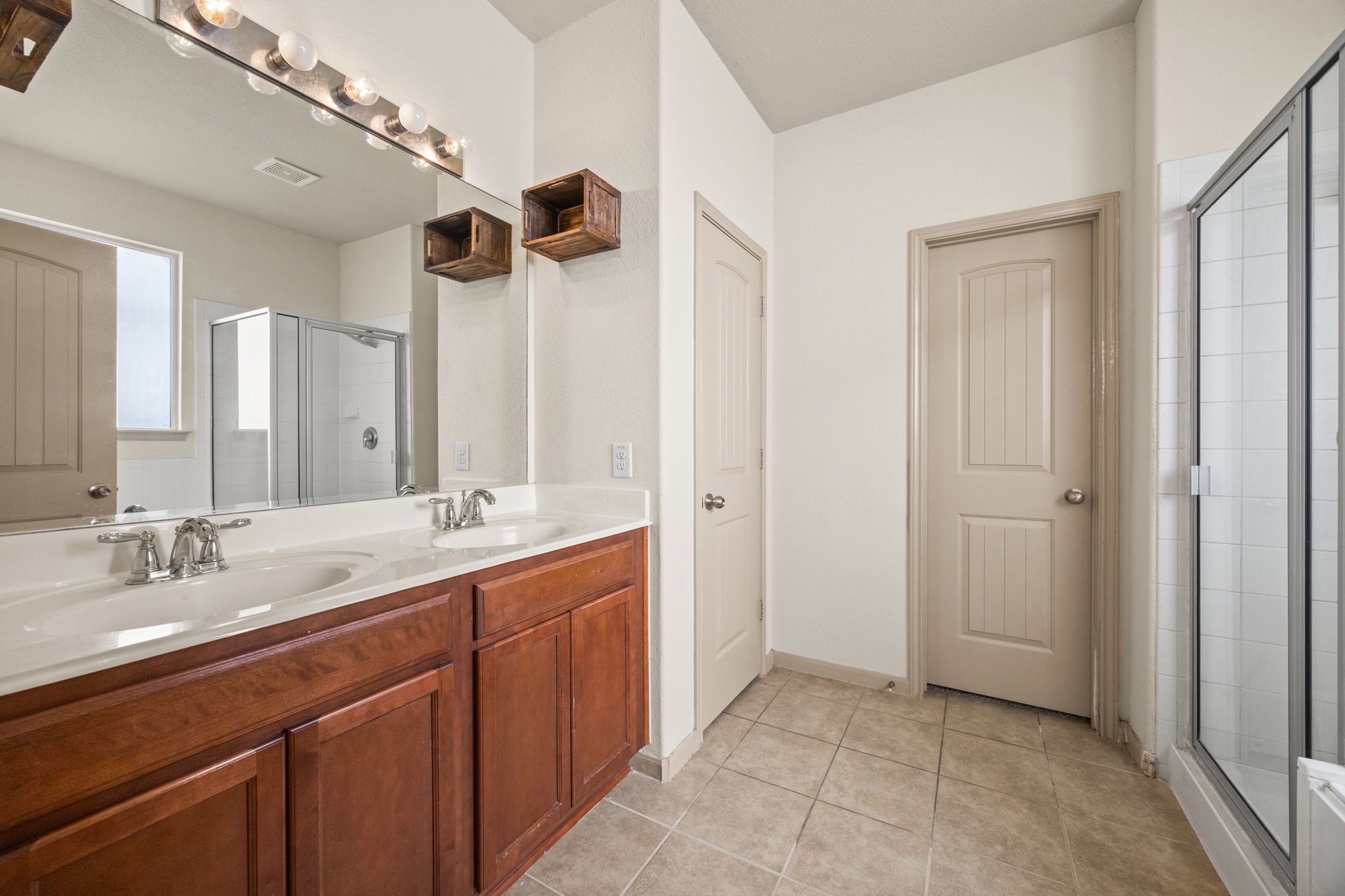 3606 Canvasback Lane Houston, TX 77047 - Photo 16 of 29 The primary ensuite offers dual sinks with generous counter space, ample cabinetry, and a walk in closet.