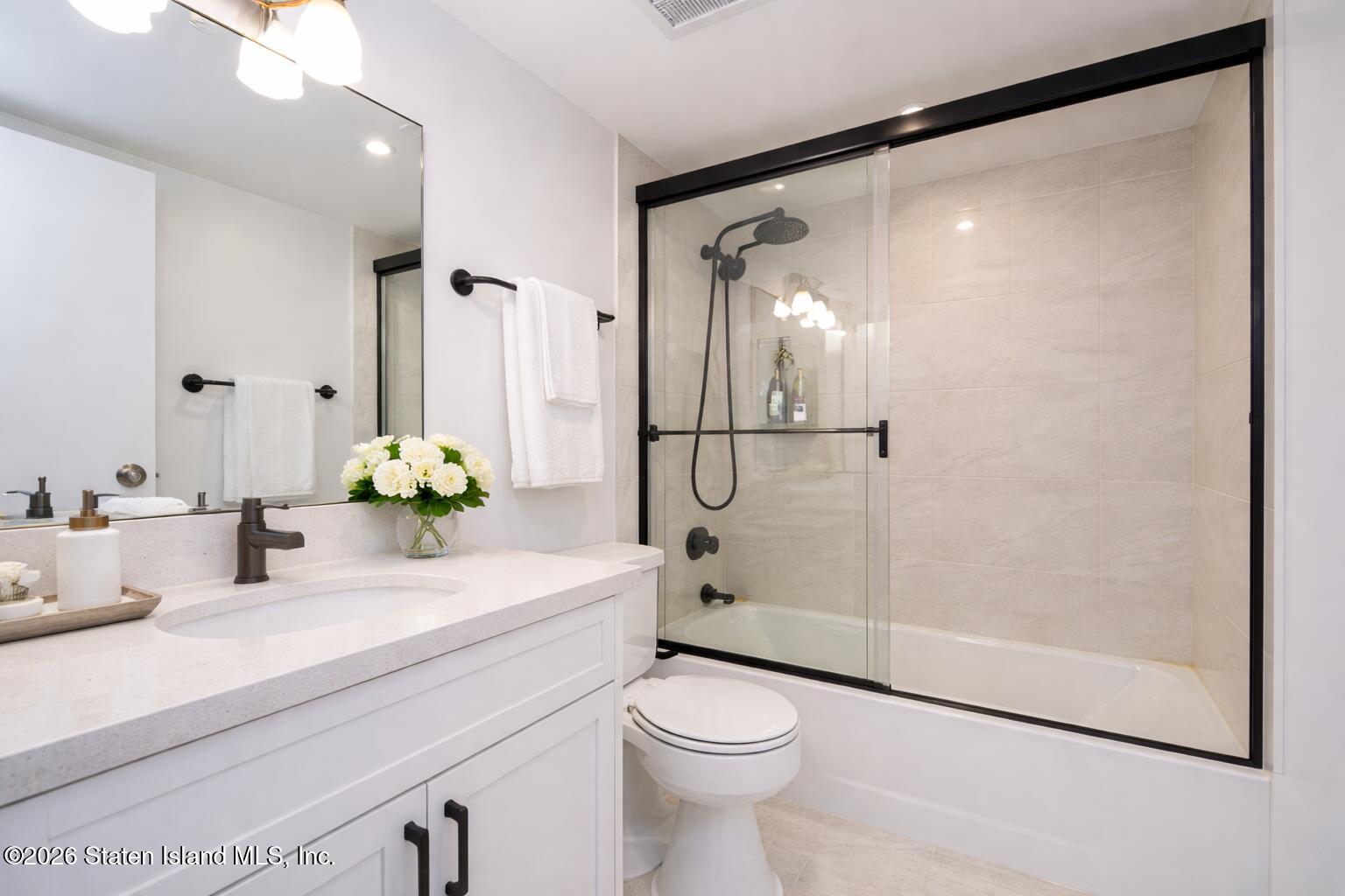 5 Windham Loop, Unit 4M Staten Island, NY 10314 - Photo 24 of 36 STAGED BATH