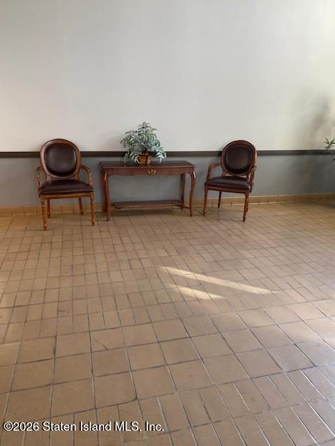 5 Windham Loop, Unit 4M Staten Island, NY 10314 - Photo 5 of 36 a living room with furniture