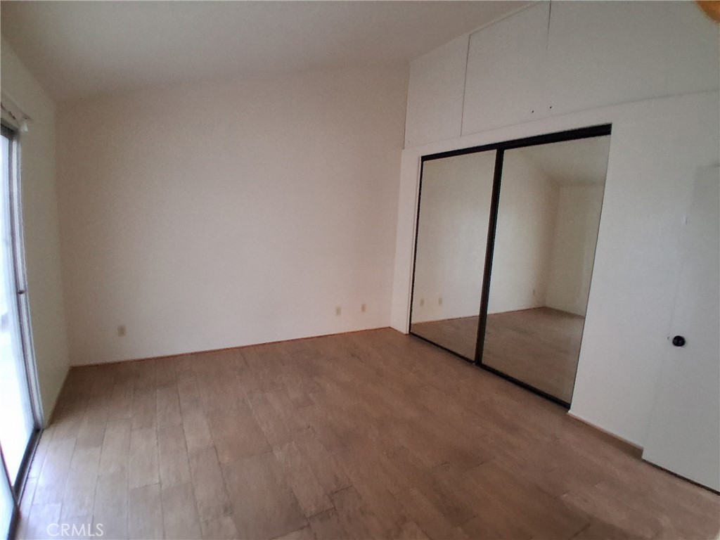 566 East Ave R8 Palmdale, CA 93550 - Photo 17 of 25 an empty room with a mirror