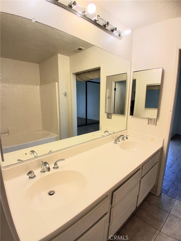 566 East Ave R8 Palmdale, CA 93550 - Photo 18 of 25