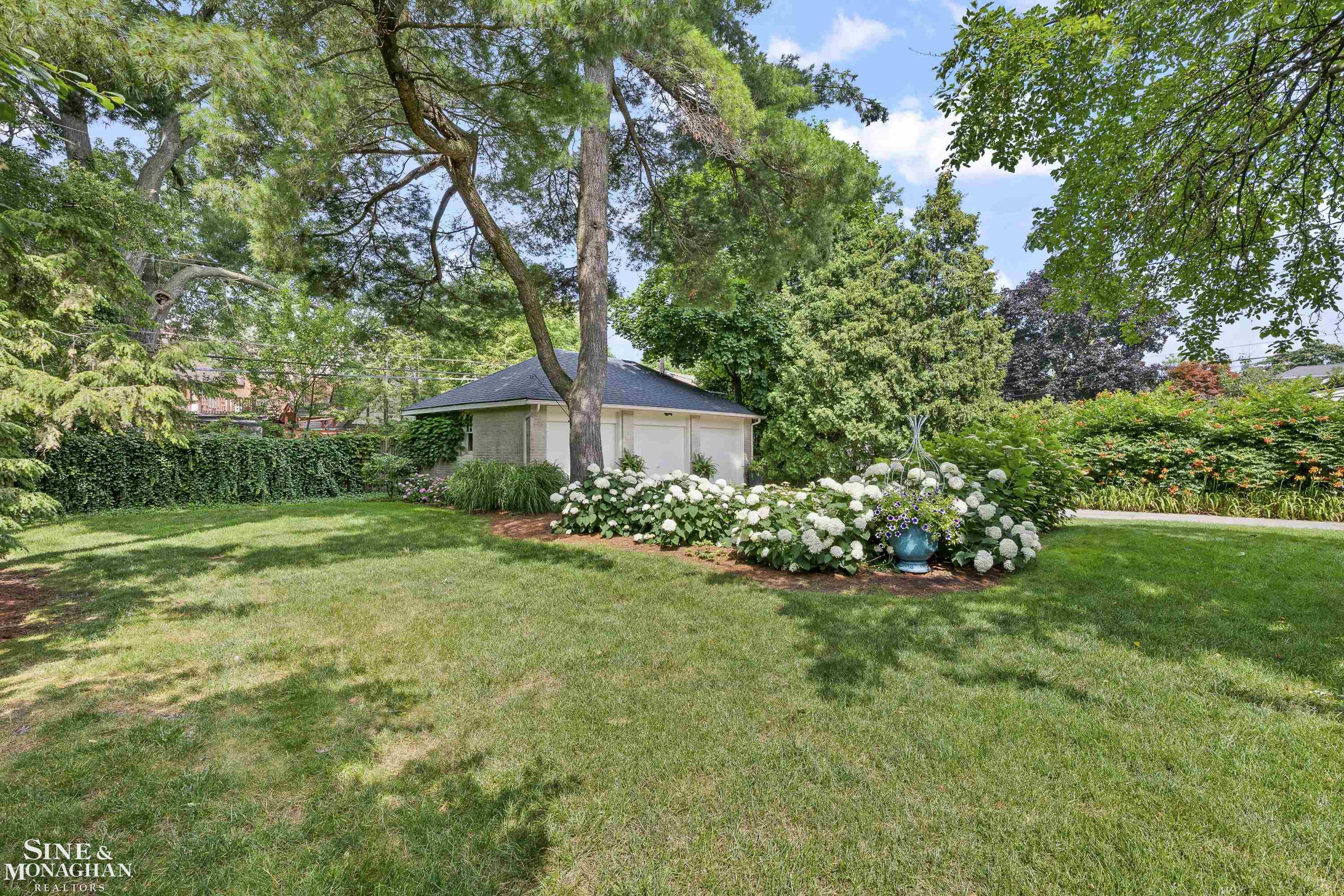 1035 Yorkshire Road Grosse Pointe Park, MI 48230 - Photo 47 of 61