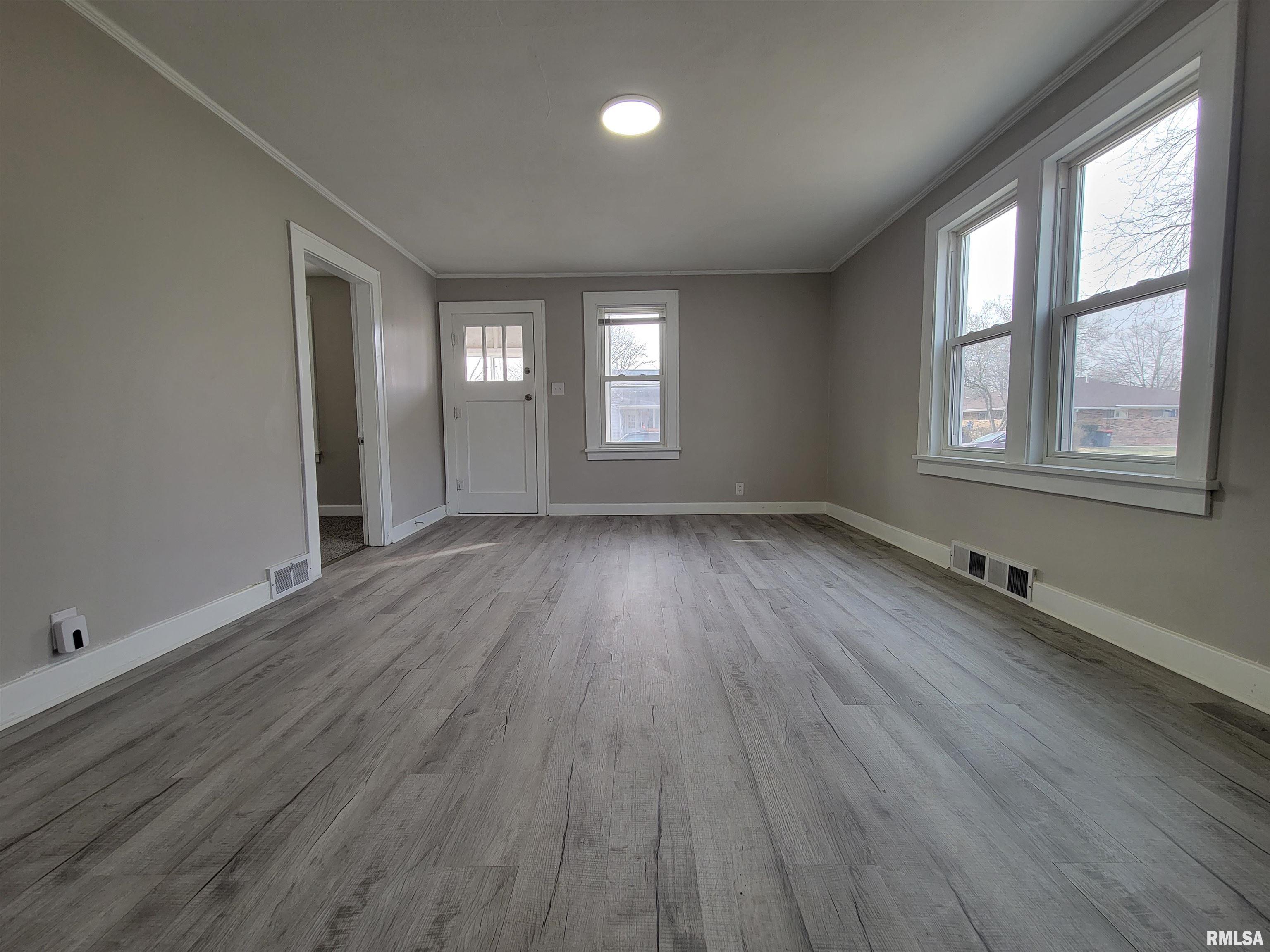 1211 Oak Ridge Avenue Pekin, IL 61554 - Photo 3 of 22 Gallery Image 3