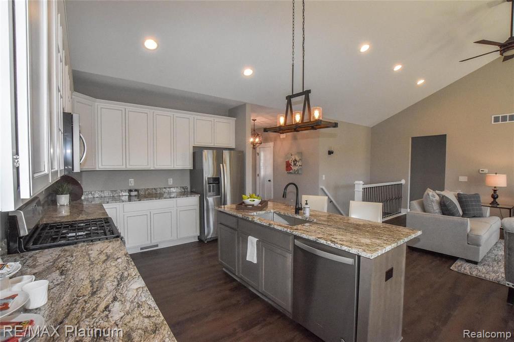 28 Timberleaf Drive Brighton, MI 48114 - Photo 13 of 32